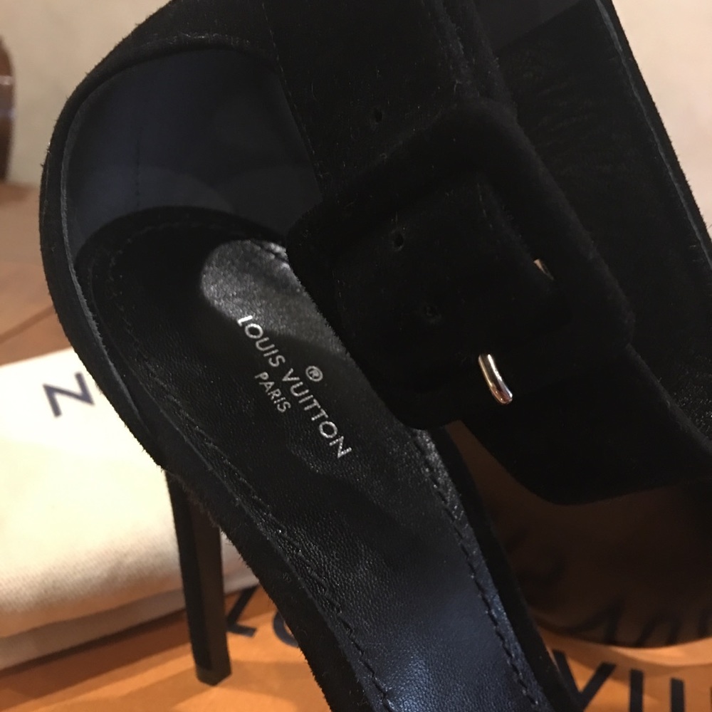 Louis Vuitton Sandals - Picture 3 of 5